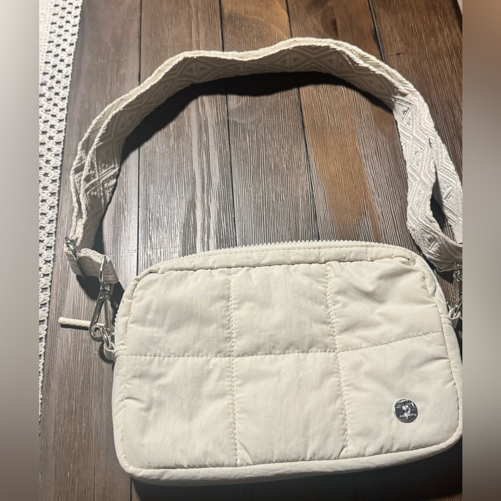 Telena Quilted Cream Crossbody w/ Pattern Strap — EUC - Picture 8 of 14